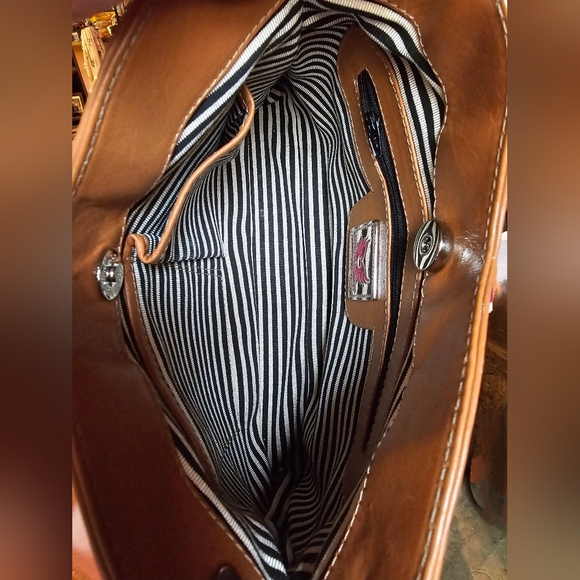 Free Endearment Kristel Crossbody Clutch Leather NWOT - Picture 11 of 14